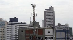 Vereadores de Curitiba reavaliam nova regra para instalação de antenas de celular 5G