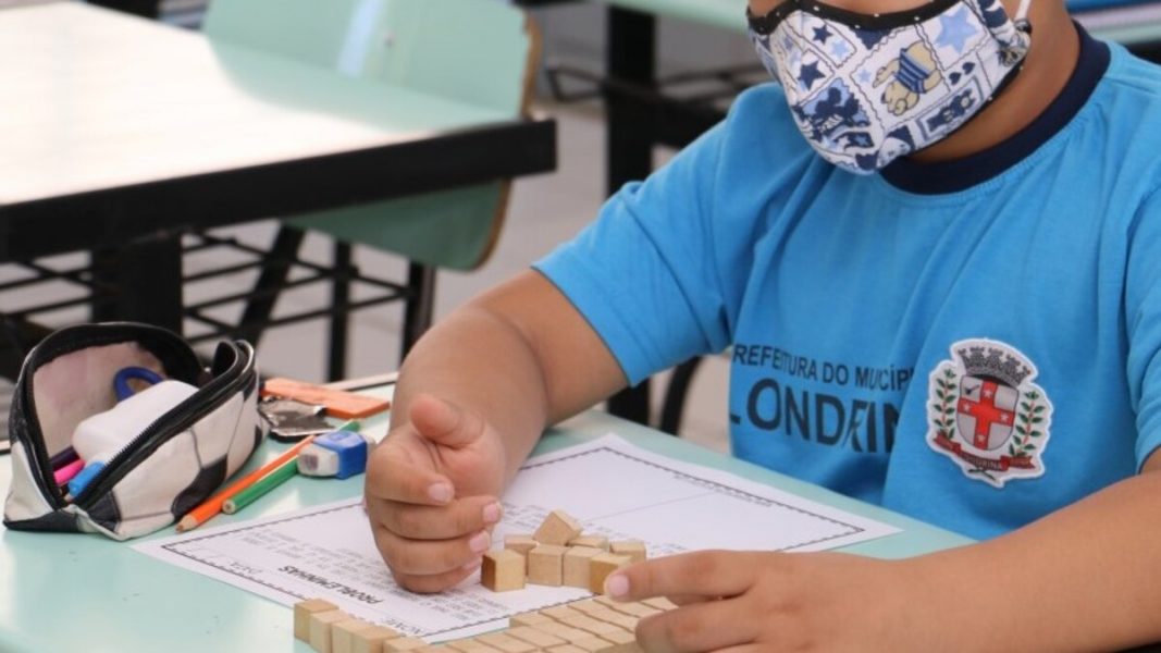 Saúde volta a recomendar uso de máscara em escolas de Londrina