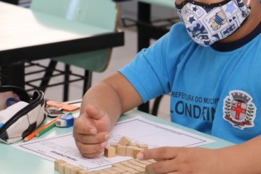 Saúde volta a recomendar uso de máscara em escolas de Londrina