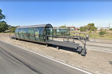 Cobradora de ônibus é esfaqueada em estação-tubo de Curitiba