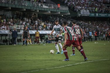 Coritiba não terá Fabrício Daniel contra o Santos; confira a provável escalação