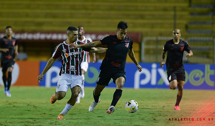 Athletico faz jogo apático e perde para o Fluminense por 2 a 1
