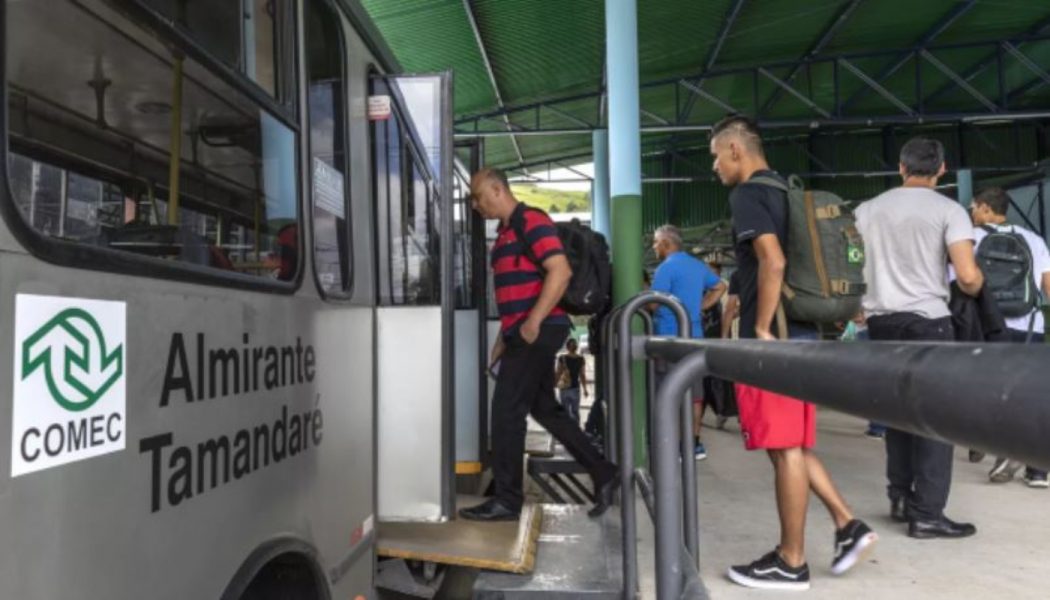 Usuários relatam atrasos de ônibus em linhas de Curitiba e região nesta manhã
