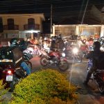 Motociclistas fazem ‘bagunça’ em frente a casa de morador que reclamou de buzina de entregador