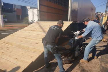 Polícia apreende quase 200 motos em ferro-velho de Arapongas