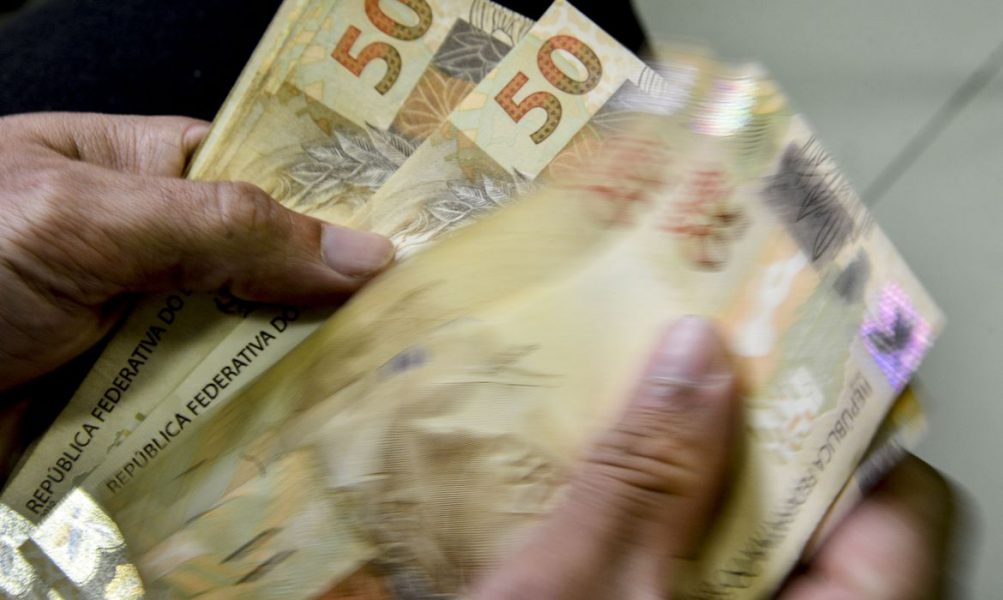 Câmara aprova Medida Provisória que define salário mínimo em R$ 1.212