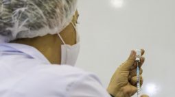 Contra gripe: pessoas com deficiência e caminhoneiros são vacinados em Curitiba; veja cronograma