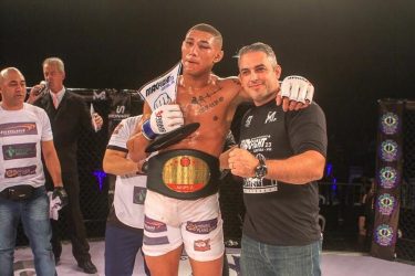 Três cinturões, 14 lutas e a estreia do filho de Wanderley Silva no Max Fight