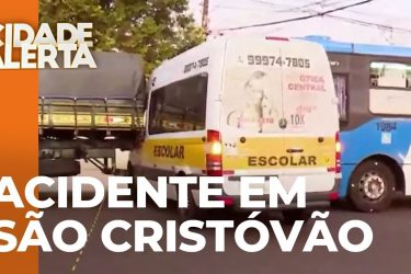 Em São Cristóvão, um ônibus, uma van e um caminhão se envolveram em um grave acidente