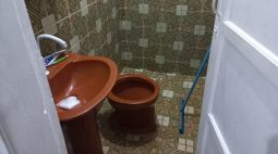 Mulher descobre gravidez ao dar à luz no banheiro de casa, em Londrina (PR)