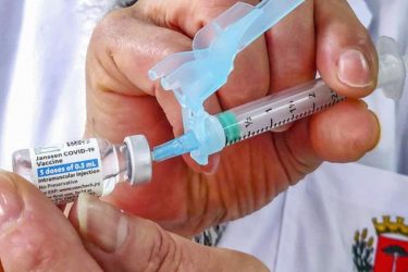 Curitiba: Vacinados com Janssen de 18 a 39 anos são convocados para 2º reforço