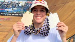 Skatista de 13 anos constrói a maior rampa de skate do Brasil no quintal de casa