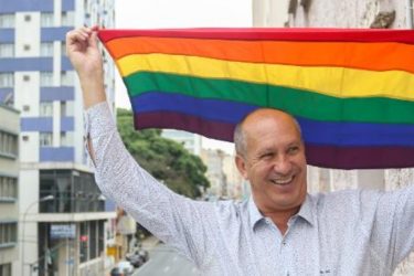 ‘Nós conquistamos o direito de ser feliz’, diz primeiro homem gay a se casar no Brasil