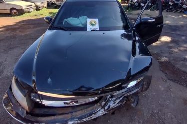 ‘Deu ruim’: motorista bate carro e polícia encontra 720 Kg de maconha no veículo