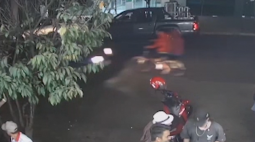 VÍDEO: Ciclistas batem de frente em carro e ficam feridos em Paiçandu
