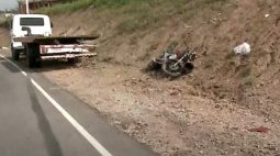 Motociclista morre ao ser atingido por caminhão guincho na Linha Verde, em Curitiba