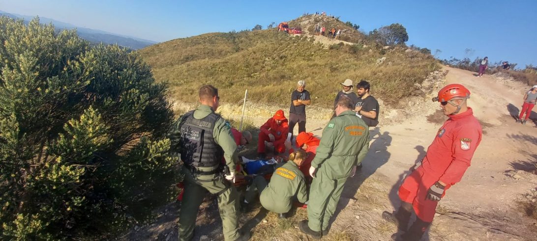 Piloto de paraglider tem politraumatismo em acidente no Morro do Cal