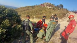 Piloto de paraglider tem politraumatismo em acidente no Morro do Cal