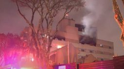 Morador esquece aquecedor ligado e prédio é evacuado após incêndio, em Curitiba