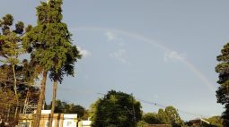 Paraná tem dia de ciclone, temporal e até arco-íris no fim do dia