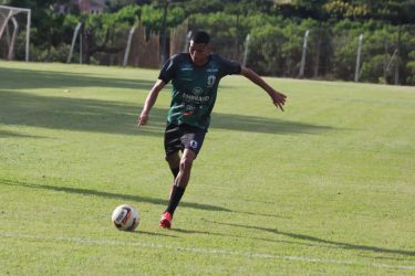 Atleta de 18 anos do Maringá FC assina contrato com o Atlético Mineiro