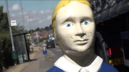 Campanha de trânsito com bonecos de criança assusta moradores