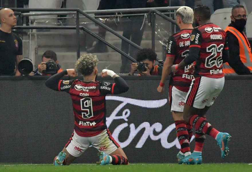 Corinthians perde em Itaquera e Flamengo abre vantagem por vaga na semifinal da Libertadores