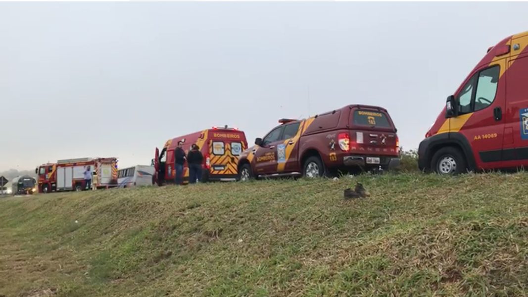 Acidente entre ônibus de empresa e moto deixa dois mortos na BR-369, em Cascavel