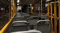 Ônibus escolares novos estão há 8 anos parados e sem uso em Londrina