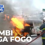 Kombi pega fogo no meio de rotatória movimentada na Zona Sul de Londrina