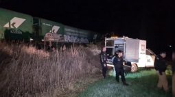 Sorveteiro morre atropelado por trem ao tentar atravessar trilho com carrinho no PR