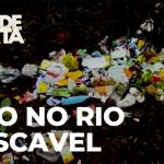 Lixo jogado às margens do Rio Cascavel retrata a irresponsabilidade de uma parcela da população