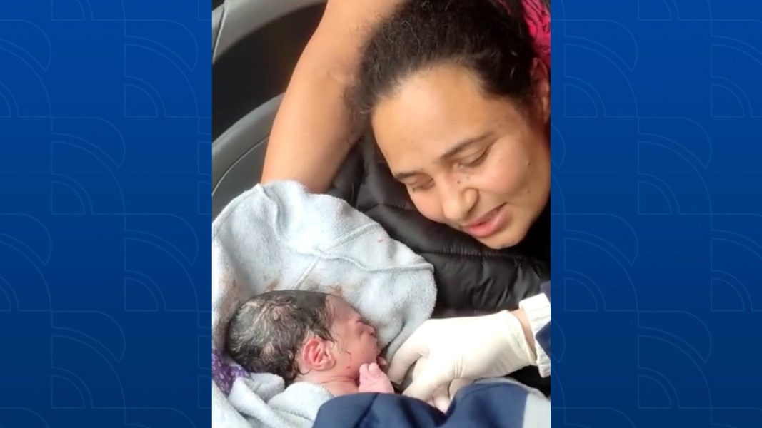 Mulher que não sabia estar grávida dá à luz dentro de ônibus em Curitiba