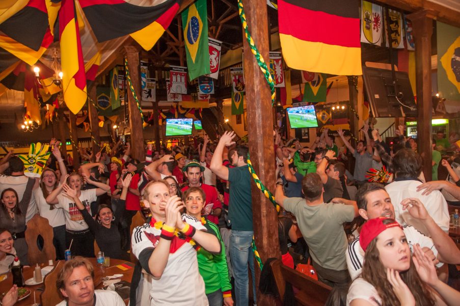 Bar do Alemão fördert die Übertragung von WM-Spielen mit einer Open-Bar-Option