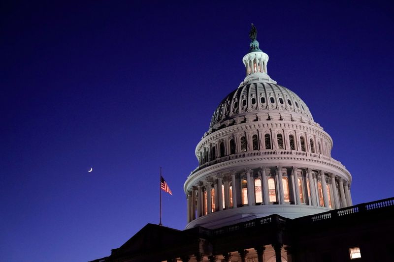 Congresso dos EUA trabalha para finalizar pacote de auxílio ante nova ameaça de shutdown