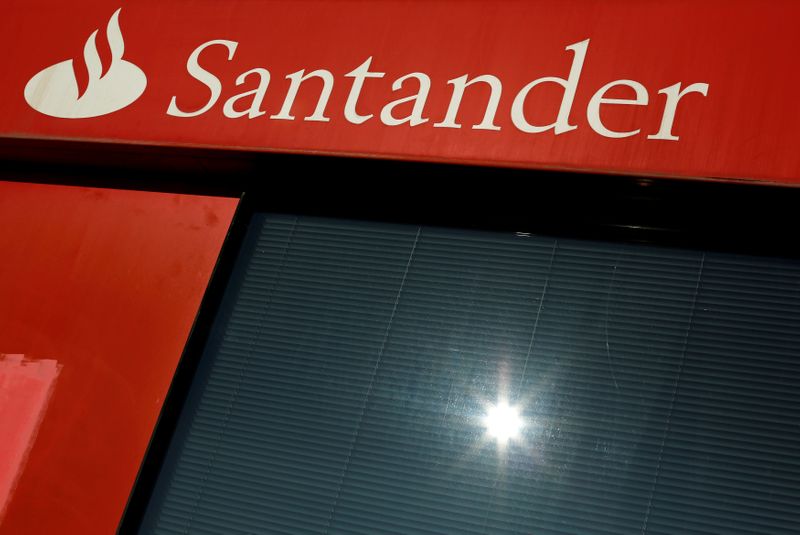 Espanhol Santander aposta em recuperação rápida após prejuízo em 2020