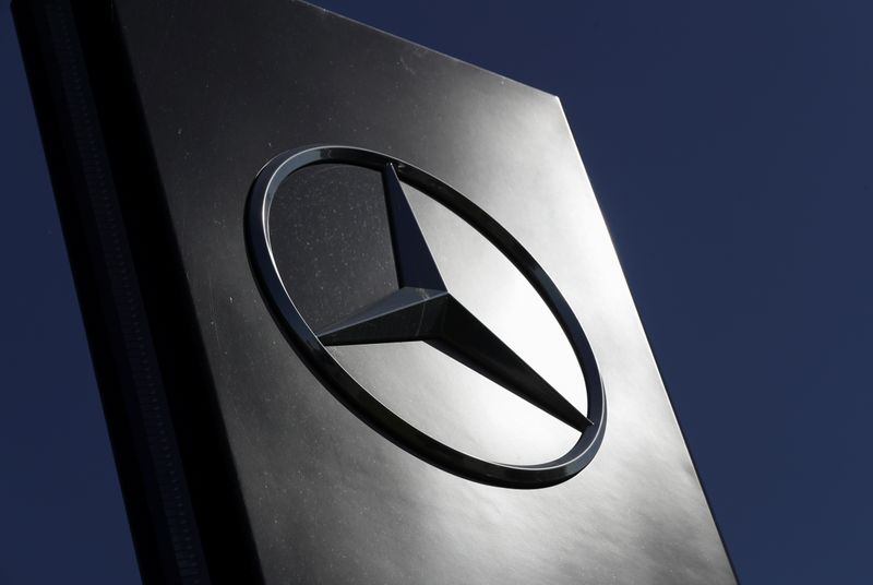 Mercedes-Benz vai suspender produção no Brasil a partir do dia 26