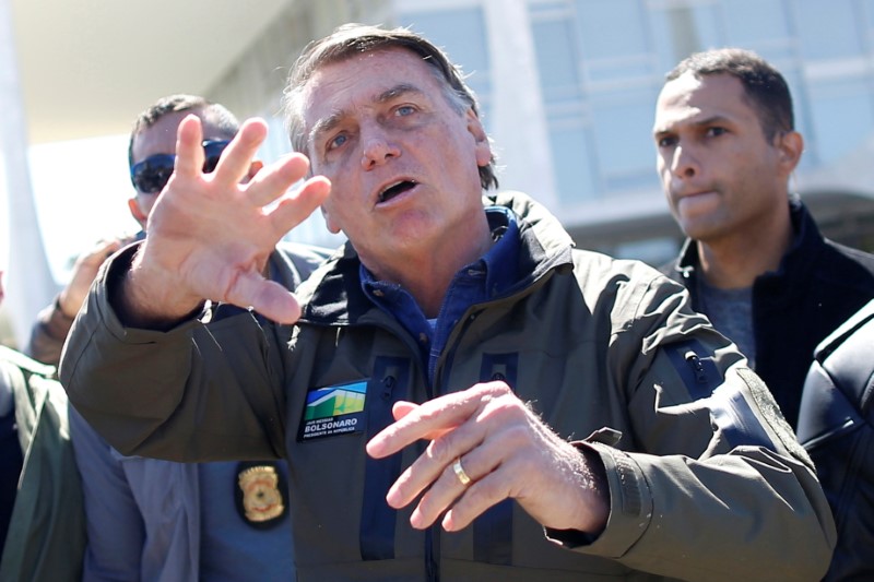 Bolsonaro diz que reajuste do Bolsa Família não deve chegar a 100%