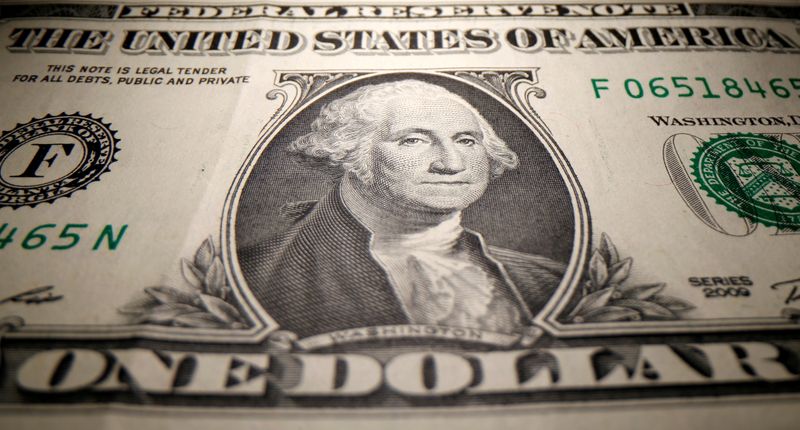 Dólar cai com esperança sobre precatórios, mas aguarda Fed e Copom