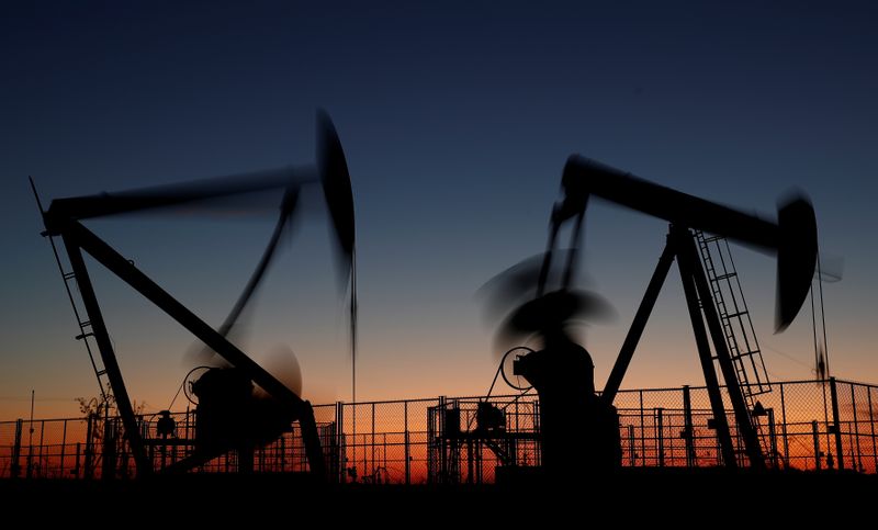 Preços do petróleo atingem US$ 85 por barril em meio a déficit de oferta