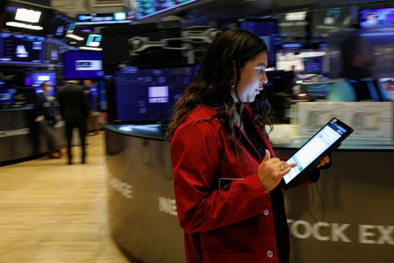 Futuros do S&P 500 e do Dow Jones batem recordes com foco em balanços de tecnologia