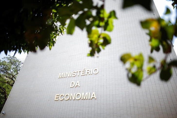 PESQUISA-Economia do Brasil deve ter pior desempenho do G20 em 2022, com aumento de risco de recessão
