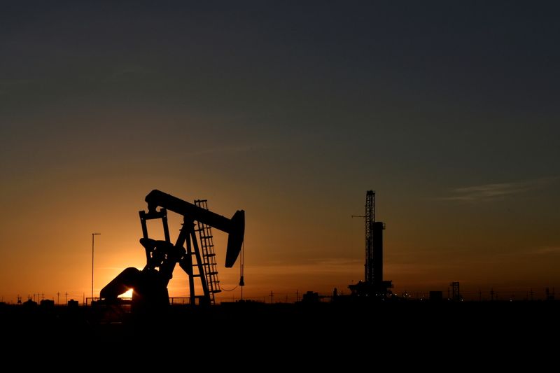 Gigantes asiáticos avaliam liberar reservas de petróleo após pedido dos EUA