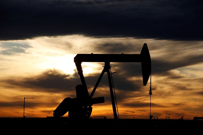 Preços do petróleo sobem com recuo nos estoques dos EUA e recuperação de demanda