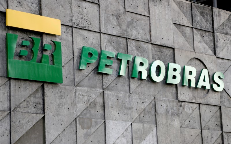 Petrobras inicia teste de envio de querosene de aviação por duto até Brasília