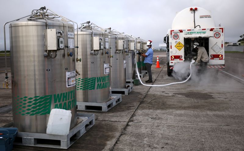 FAB entrega carga de 9.300 kg de oxigênio a Manaus, embarca mais 11.900 kg