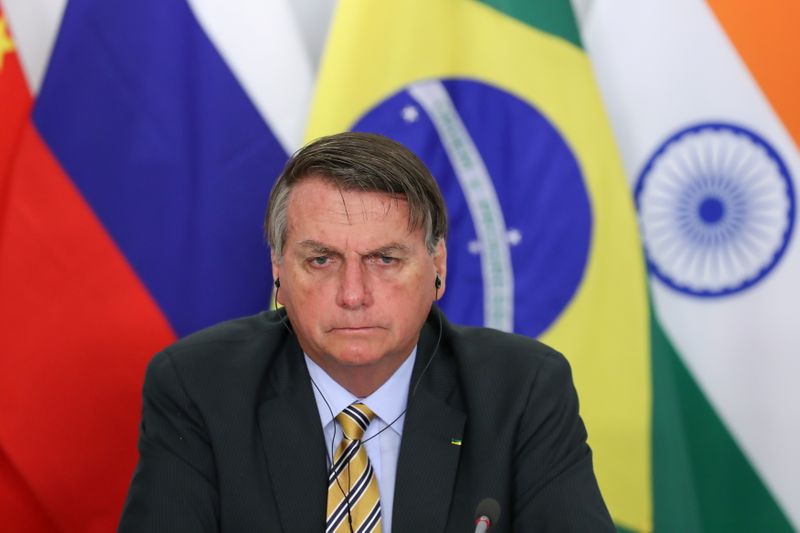 Bolsonaro muda o tom e elogia parceria com China em vacinas contra Covid