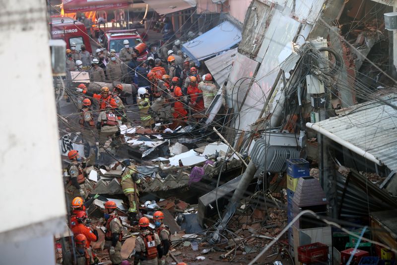 Desabamento de prédio deixa 2 mortos no Rio