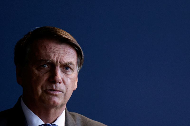 Bolsonaro desiste de ir à cúpula na Colômbia e Mourão vai representá-lo