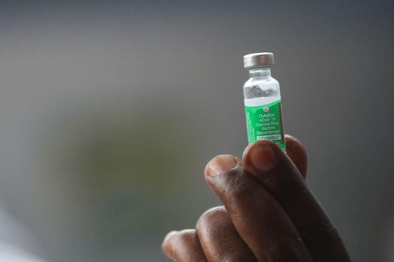 Fiocruz entrega primeiras doses de vacina 100% brasileira contra Covid-19